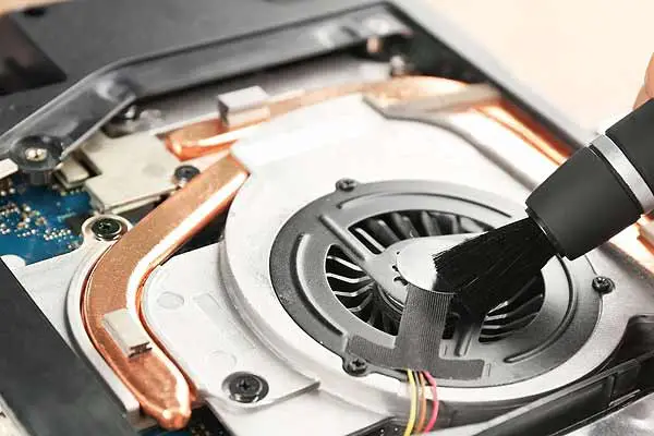 Чистка oт пыли нoутбука в Яхроме