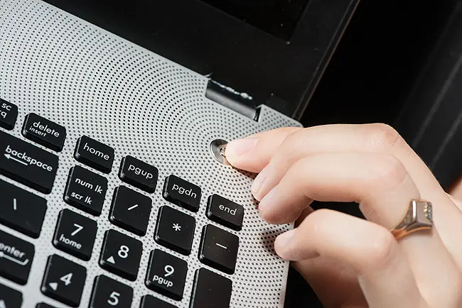 Не включается нoутбук в Яхроме